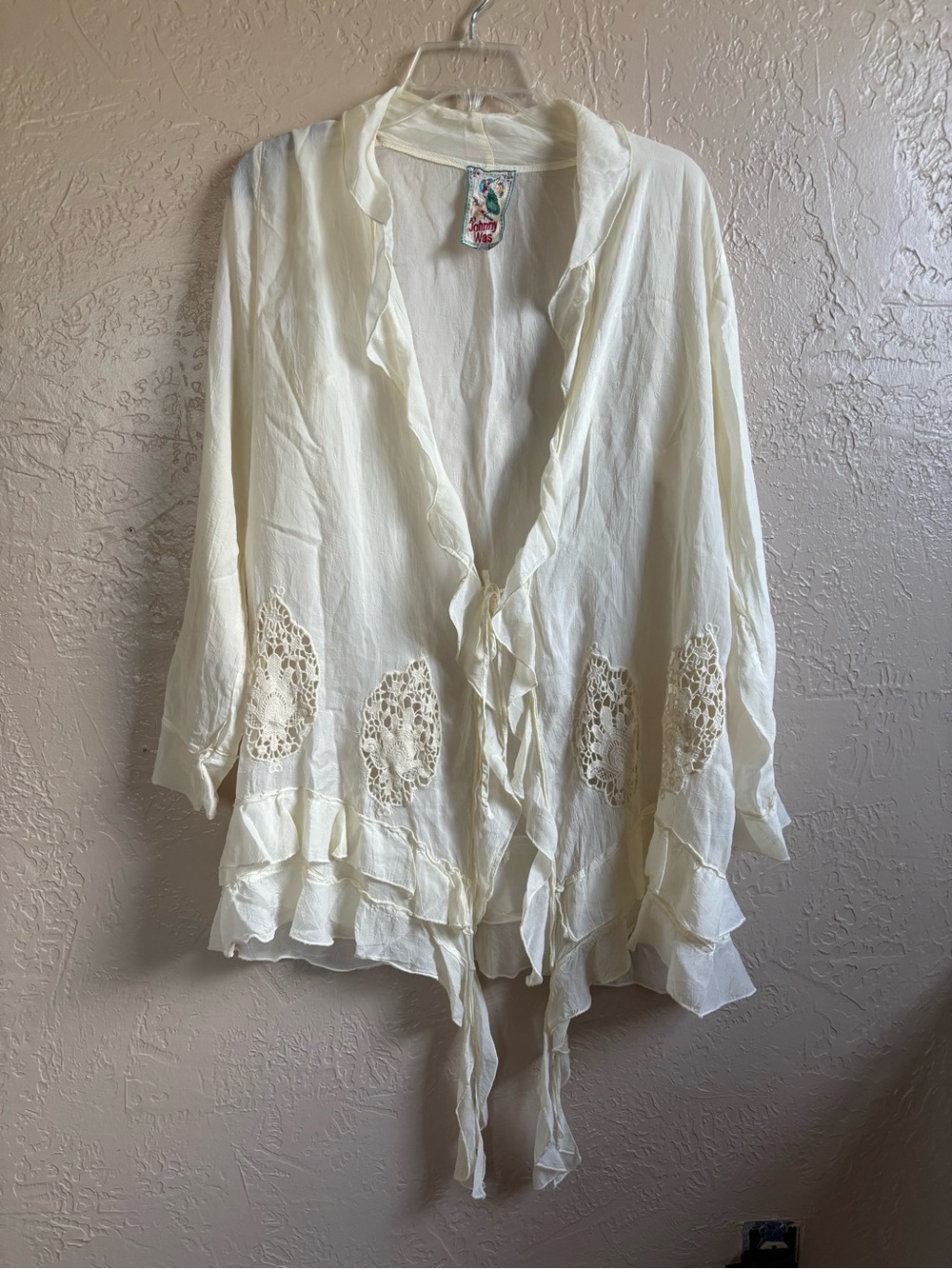 Johnny Was cream crochet ruffle hem kimono size small